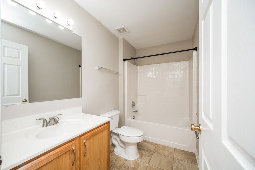 Building Photo - 17006 Torvest Ct