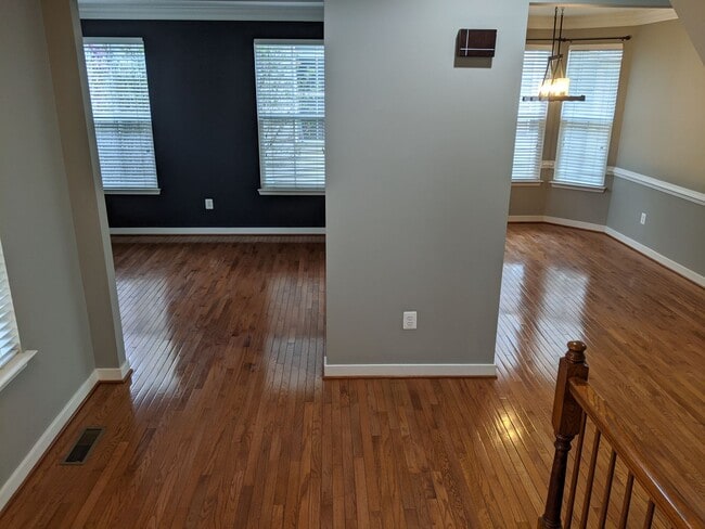 Building Photo - Single Family Home in Established Urbana Highlands Ready before the holidays!