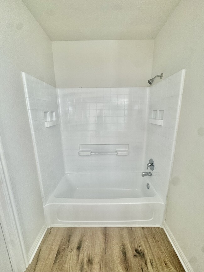 Building Photo - 1122 E 300 S