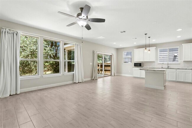 Building Photo - 9800 Betulla Dr
