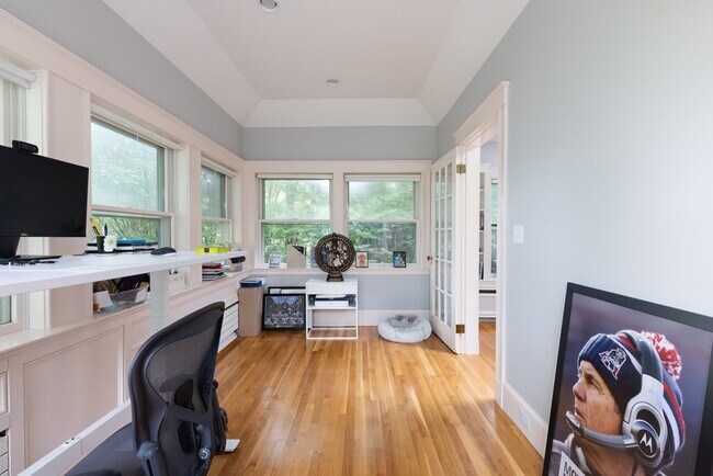 Building Photo - 17 Willow St