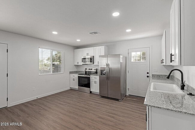 Building Photo - 313 S 90th Pl