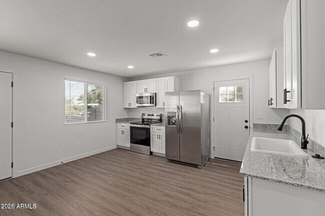 Building Photo - 502 S Crismon Rd