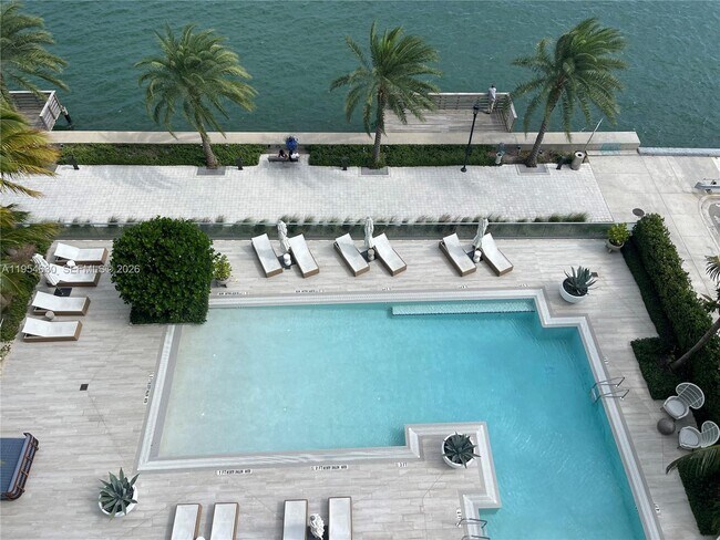 Building Photo - 2900 NE 7th Ave