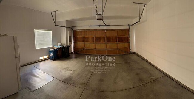 Building Photo - Updated Townhouse in Clayton Available for Lease now!