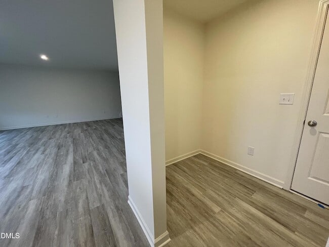 Building Photo - 49 Suhani Ln