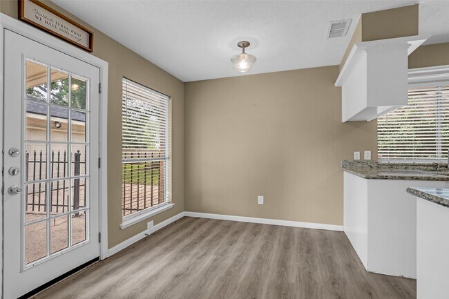 Building Photo - 3706 Glenwood Springs Dr