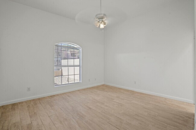 Building Photo - 408 Irondale Dr