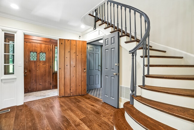 Building Photo - 6 Club Rd