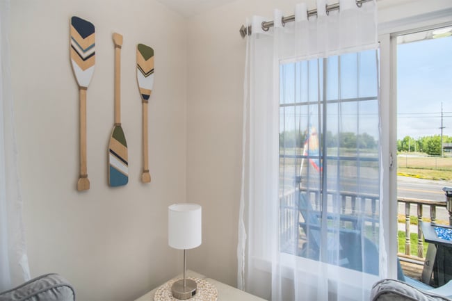 Building Photo - 2245 Lakeshore Dr