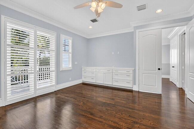 Building Photo - 200 NW 10th St