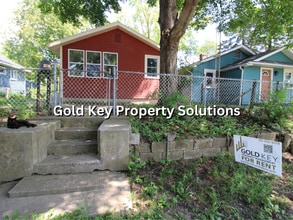 Building Photo - Cute 2 BR 1 BA House in Muncie with Fenced...