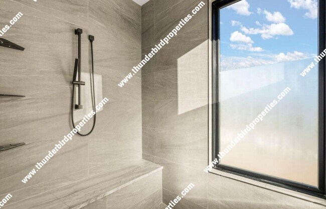 Building Photo - Living on top of the world in Corrales!!!! Look at these views!!!!
