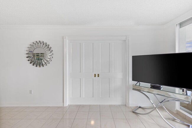 Building Photo - 3546 S Ocean Blvd