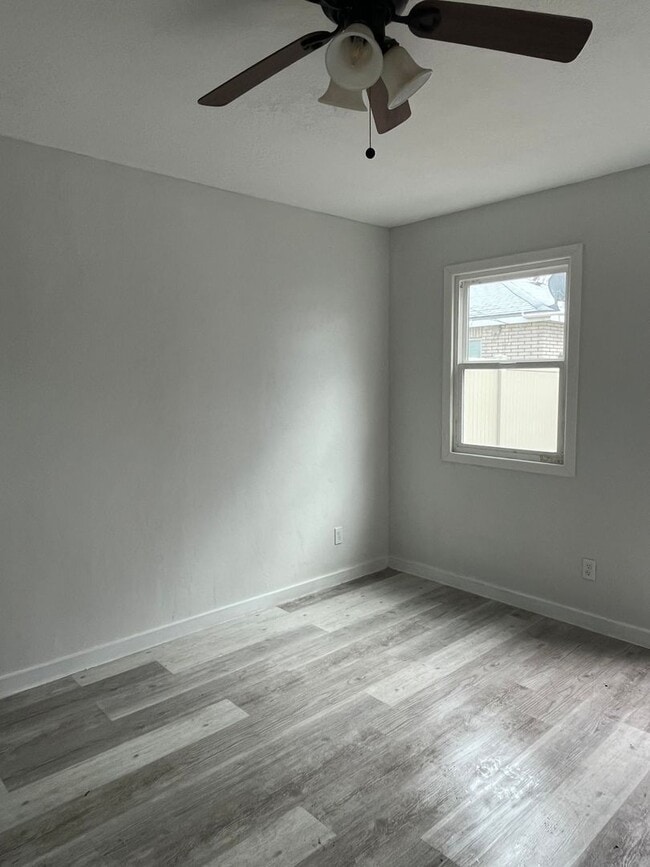 Building Photo - Nice studio for rent in tree streets!