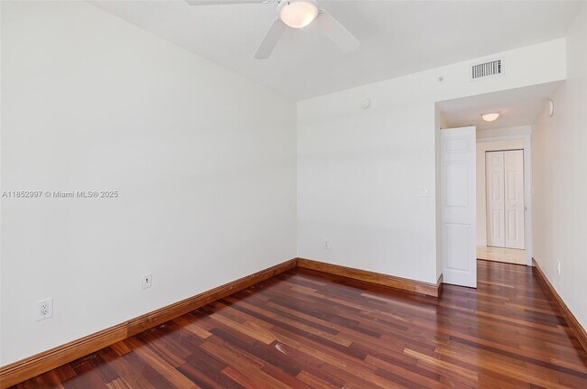 Building Photo - 2000 N Bayshore Dr
