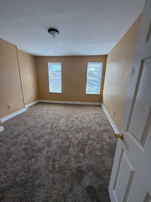 Building Photo - 2026 Walbrook Ave