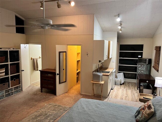 Building Photo - 16142 Spring Branch Trail