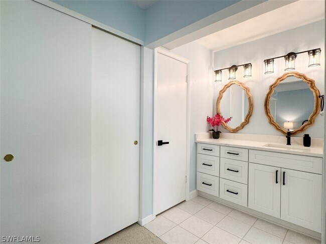 Building Photo - 788 Park Shore Dr