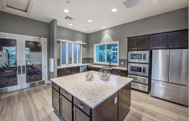 Building Photo - 1040 Eucalyptus Dr