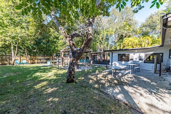 Building Photo - 7720 SW 59th Ct