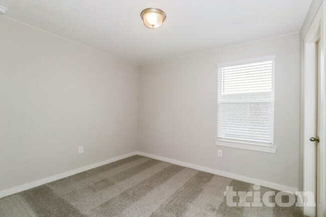 Building Photo - 620 Raglands Rd