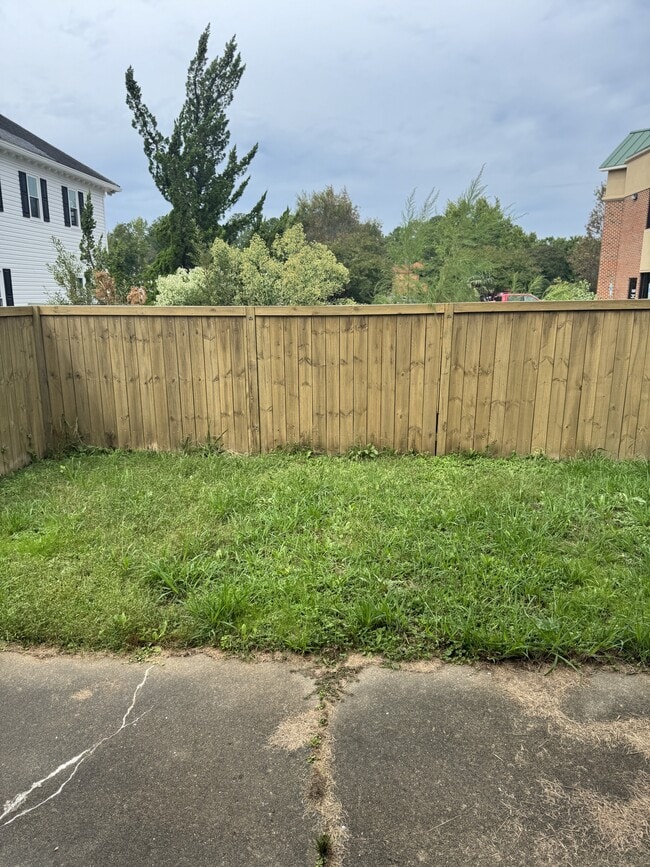 Building Photo - 811 Christa Ct