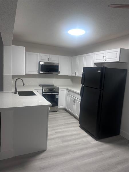 Building Photo - 450 Palm Cir W