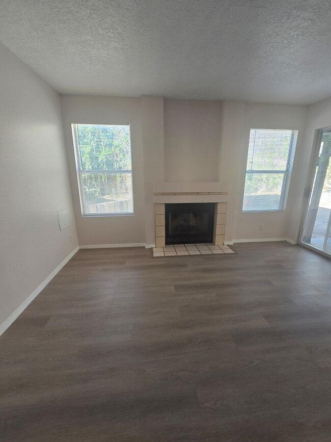 Building Photo - Beautiful 4 Bedroom 2 1/2 Bath Home in a Highly Desirable Neighborhood!