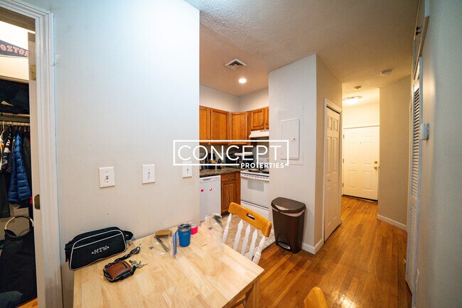 Building Photo - 65 Hemenway St