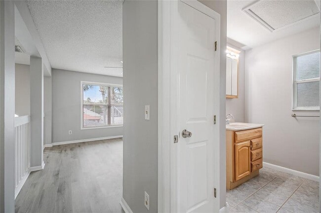 Building Photo - 2705 Stone Oak Dr