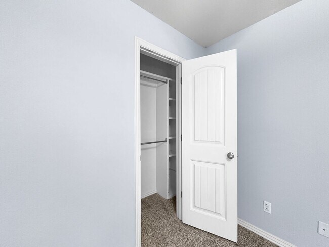 Building Photo - 2060 Kalei Ln