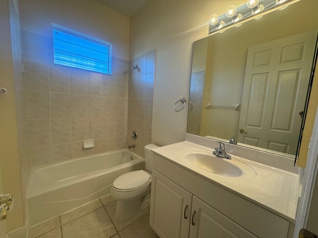 Building Photo - 401 SW 33rd Ave