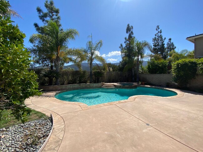 Building Photo - Beautiful 5 bedroom Newbury Park home with mountain views