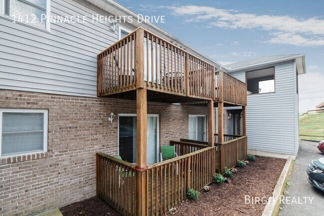 Building Photo - Move in Special! First Month's Rent is Fre...