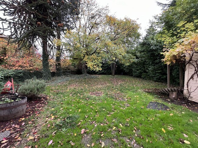 Building Photo - Charming 4-Bedroom Portland Home with Spac...