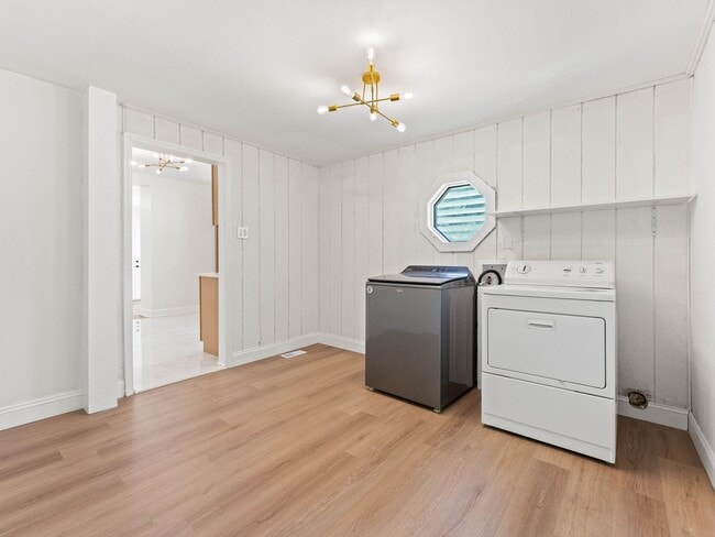 Building Photo - Beautifully Renovated 4-Bedroom Home with Designer Kitchen, Updated Bath & Central Air – Availabl...