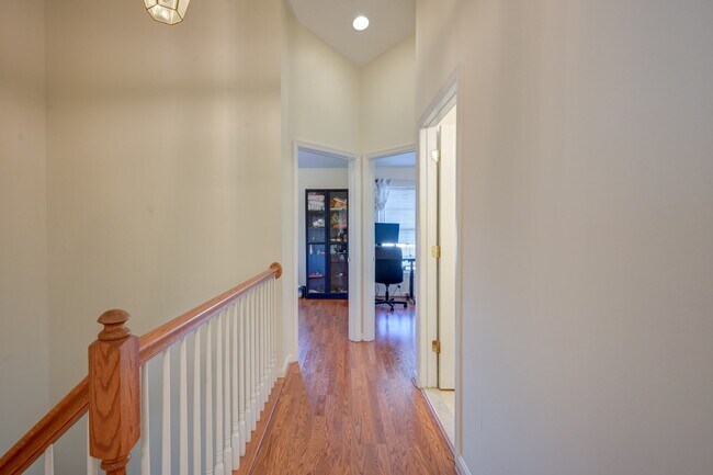 Building Photo - 8827 Montjoy Pl
