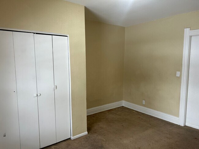 Building Photo - 2341 Caledonia St