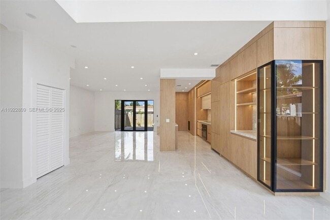 Building Photo - 3111 SW 12th St