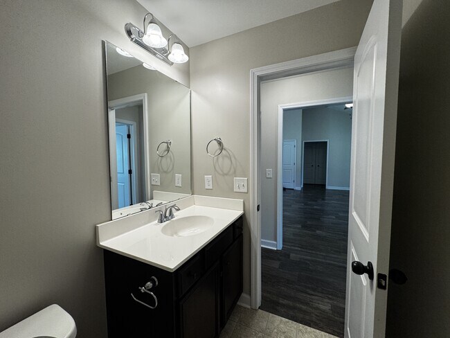 Building Photo - 232 Westfield Dr