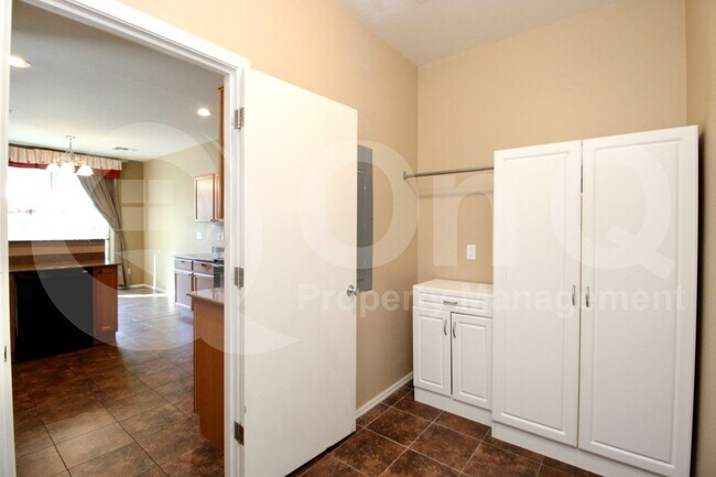 Building Photo - 1255 S Rialto