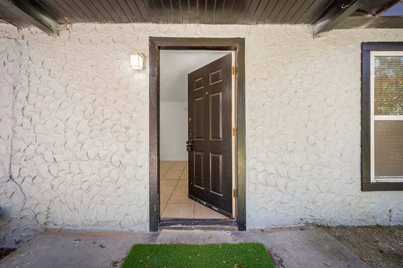 Building Photo - 304 Bernard Rd