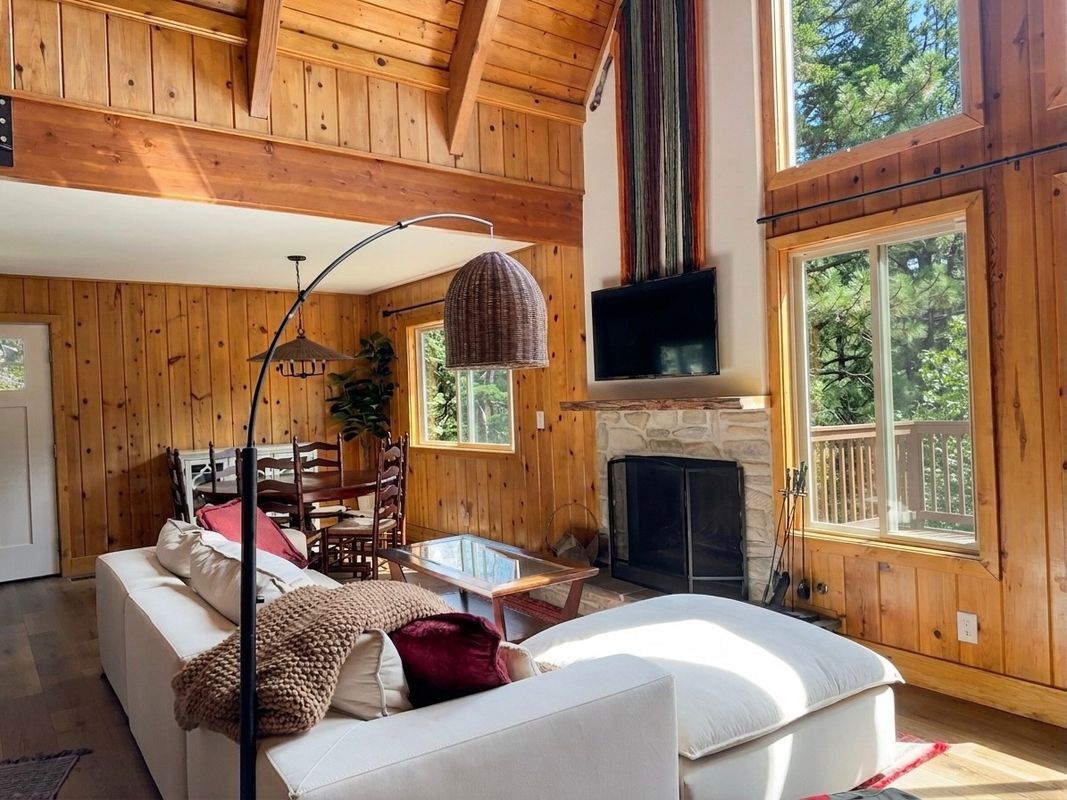 Building Photo - 22374 Glenwood Dr