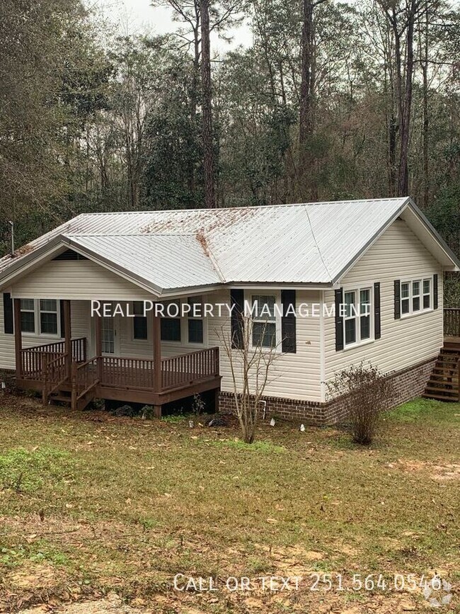 Building Photo - 2 Bedroom 1 Bath Remodeled Home off Moffet...