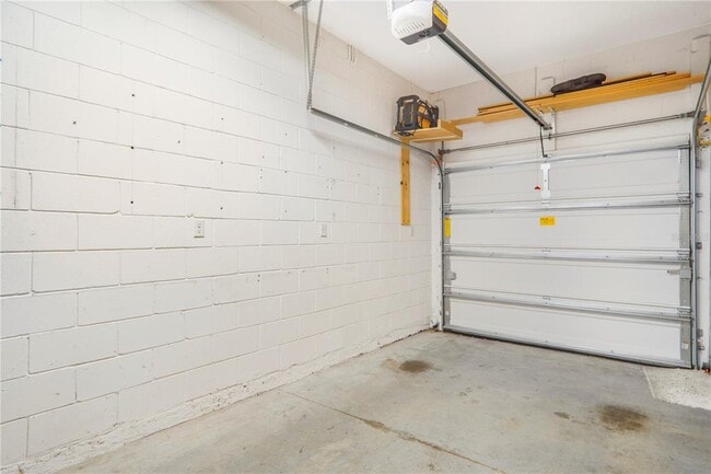 Building Photo - 694 Brooks Field Dr