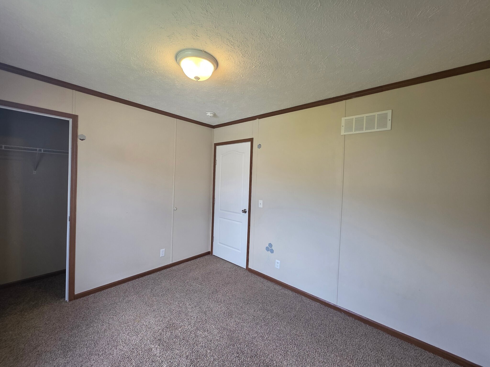 Building Photo - 429 Laurel Leah