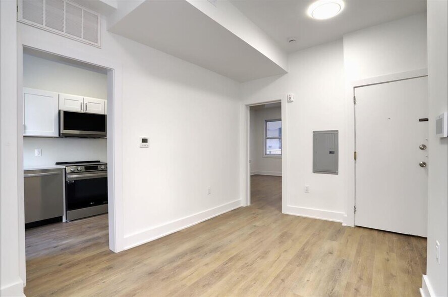 Building Photo - 517 Willow Ave