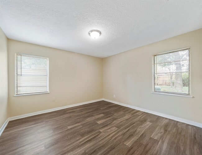 Building Photo - 2509 Lancaster Ln