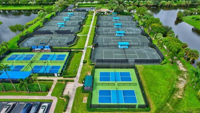 Building Photo - 5938 Crystal Shores Dr